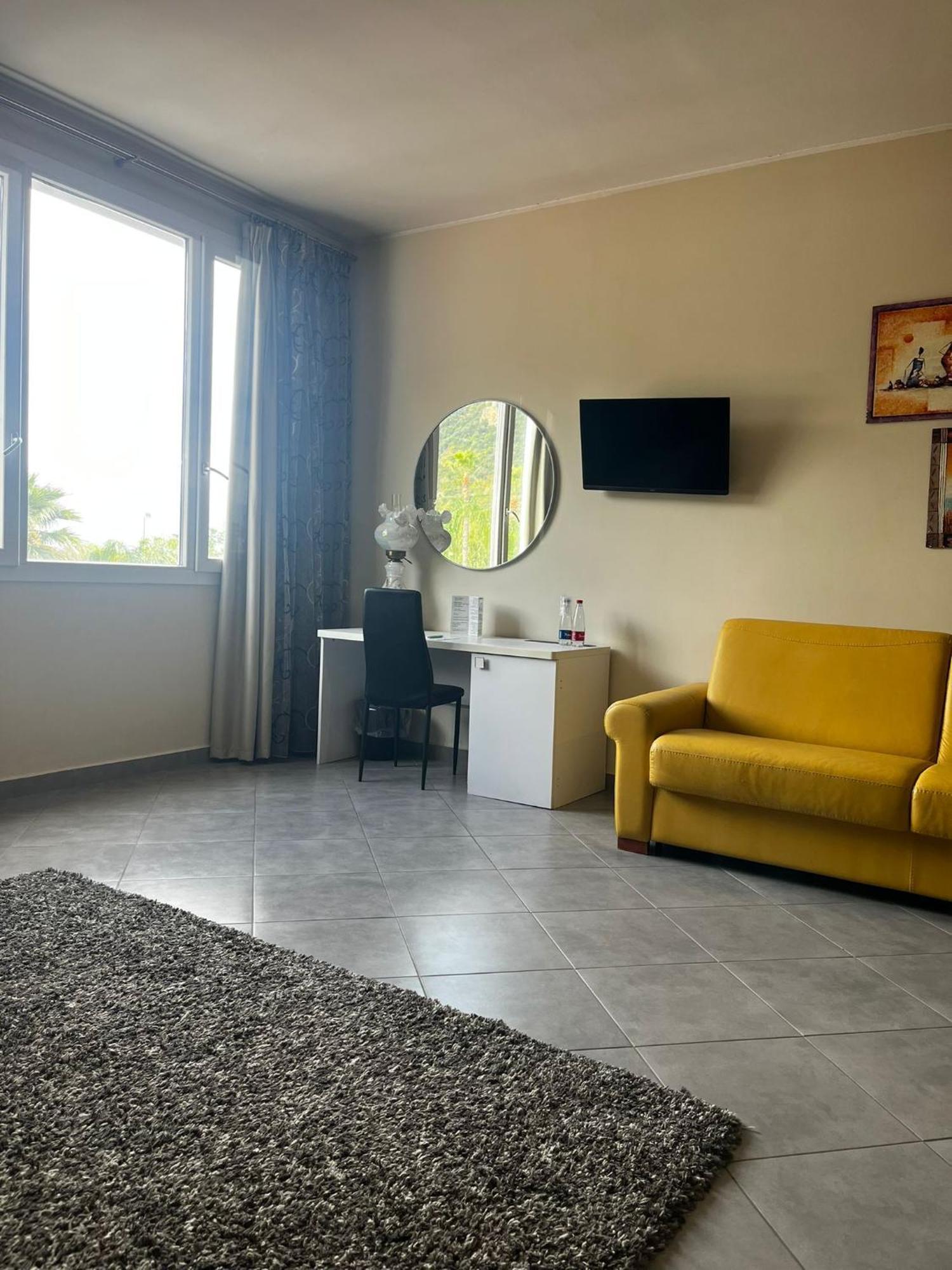 Hotel Saturday Palma Campania Ngoại thất bức ảnh