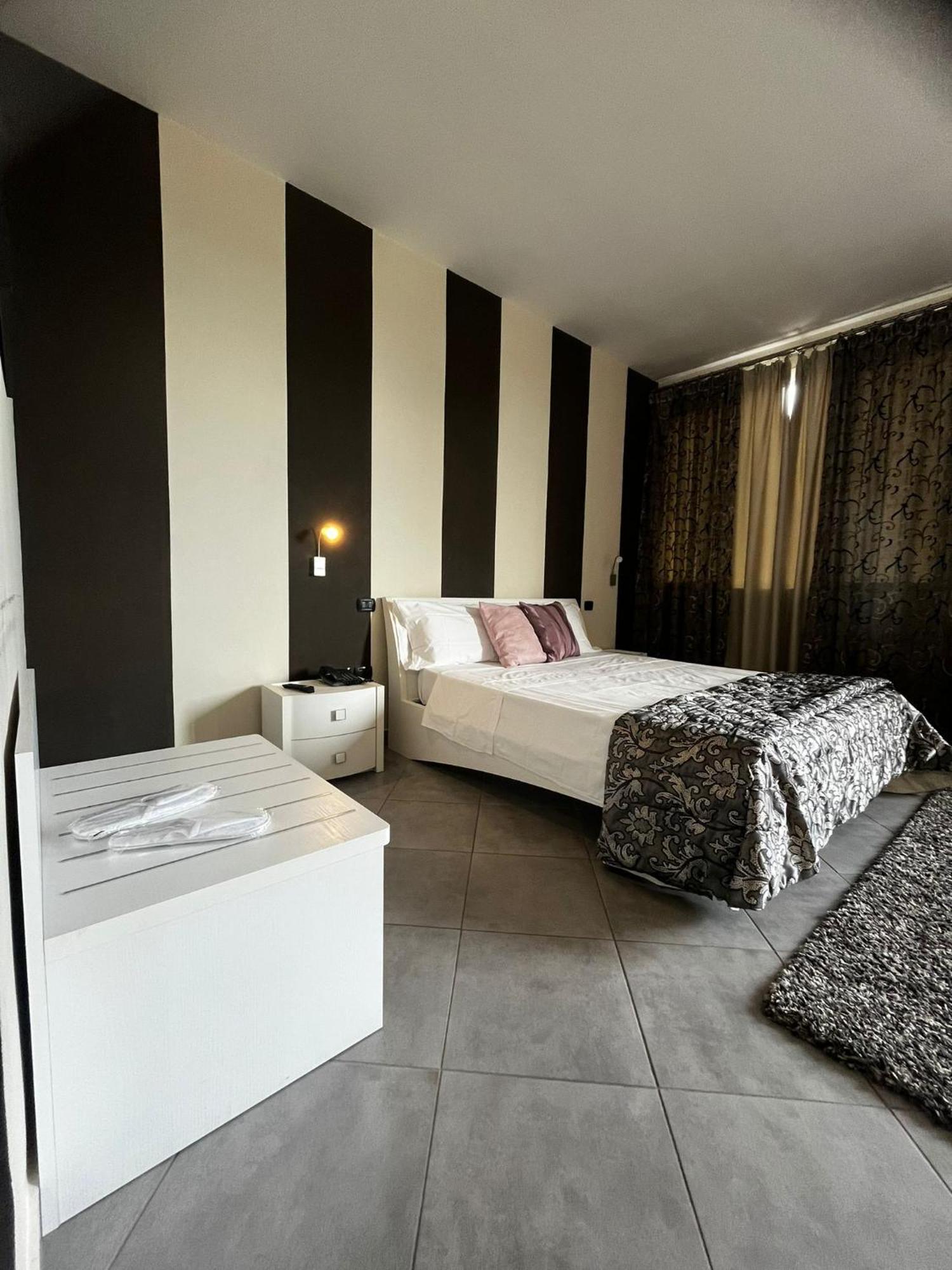 Hotel Saturday Palma Campania Ngoại thất bức ảnh
