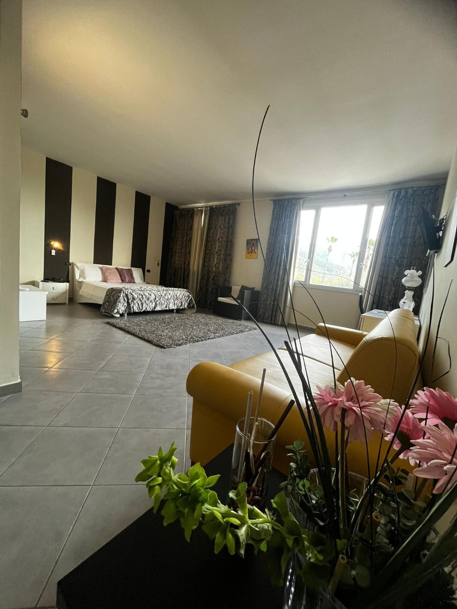 Hotel Saturday Palma Campania Ngoại thất bức ảnh