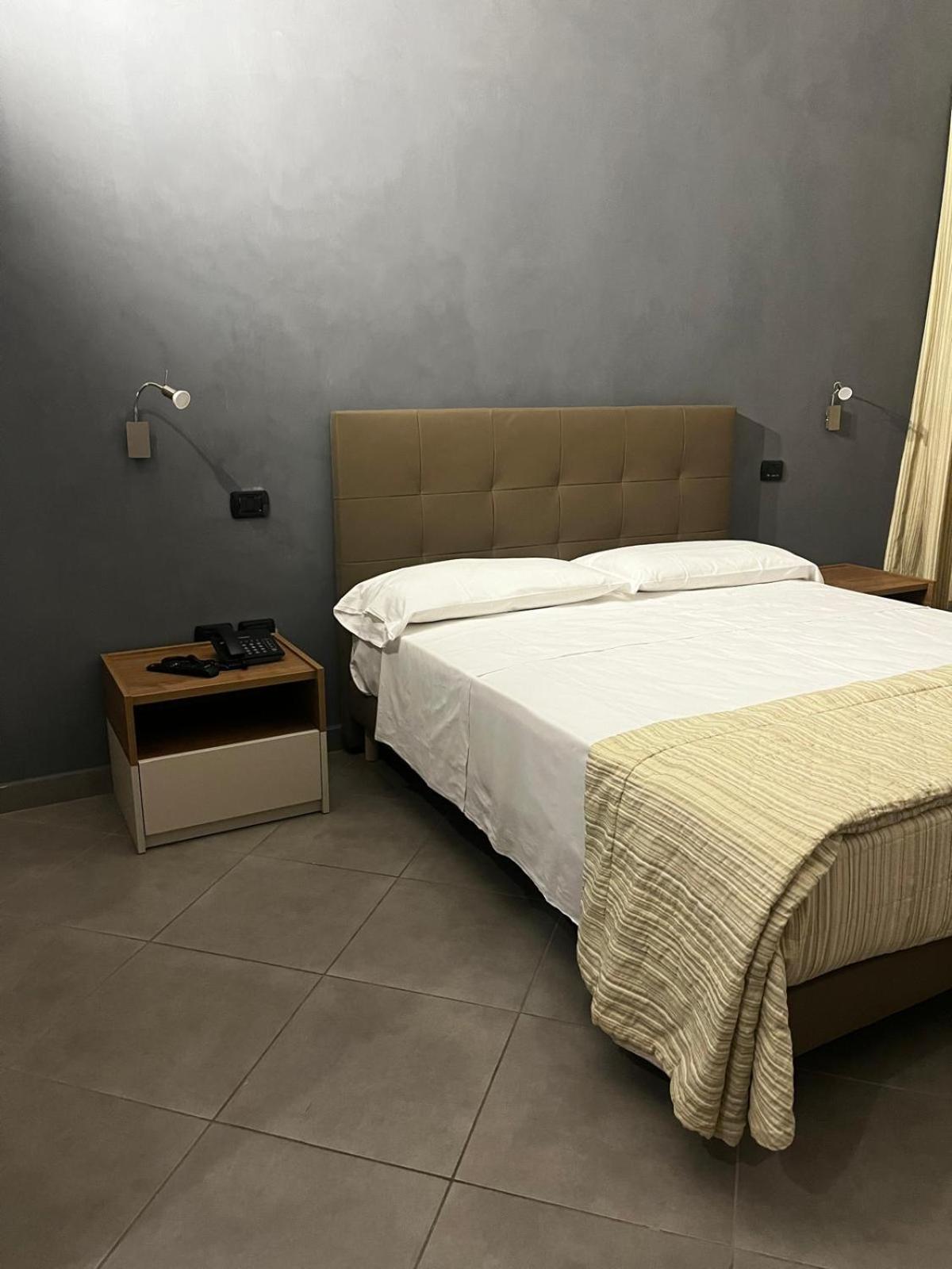 Hotel Saturday Palma Campania Ngoại thất bức ảnh