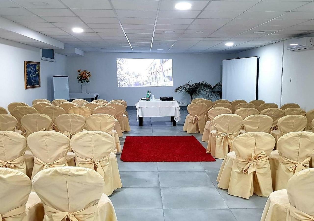 Hotel Saturday Palma Campania Ngoại thất bức ảnh