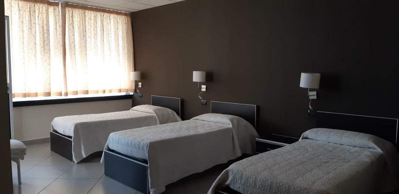 Hotel Saturday Palma Campania Ngoại thất bức ảnh