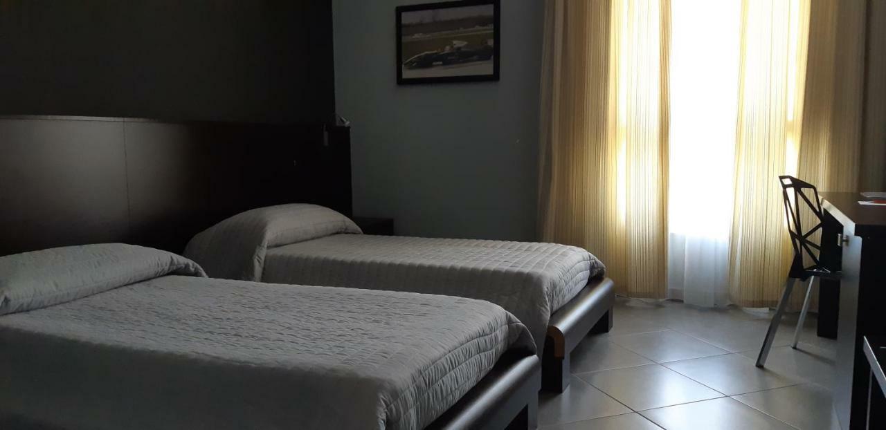 Hotel Saturday Palma Campania Ngoại thất bức ảnh